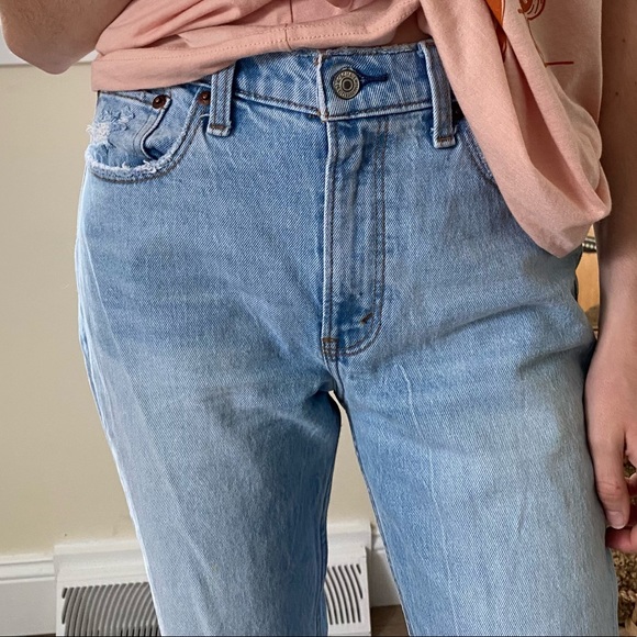 Medium-Light wash Abercrombie and Fitch jeans size 25 - Picture 4 of 6